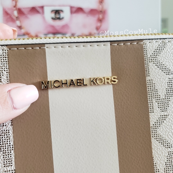 *SOLD* Authentic Michael Kors Cindy Stripe Dome Crossbody - Picture 5 of 15